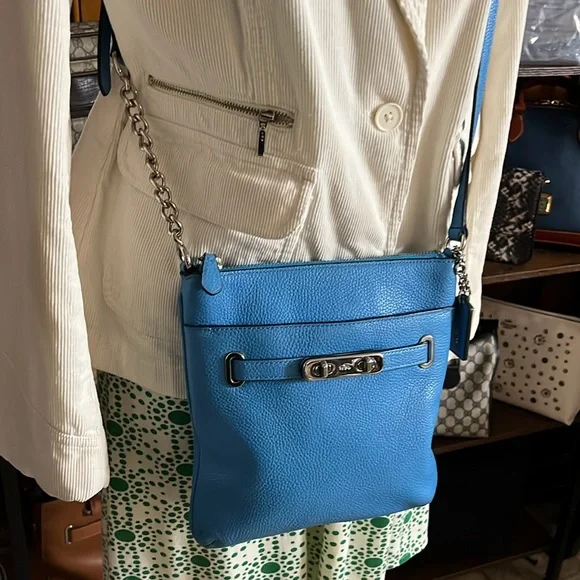 Coach 36501 Swagger Swingpack in Polished Pebble Leather Silver/Azure In EUC - Picture 16 of 16